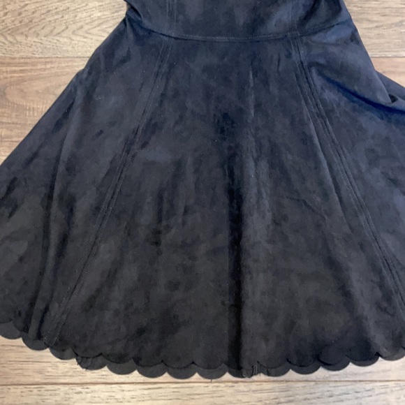 Express dress - Picture 2 of 7